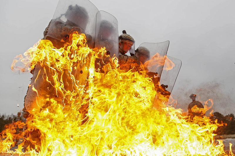 Illustration for article titled These Photos Of Soldiers Executing Fire Phobia Training Will Terrify You